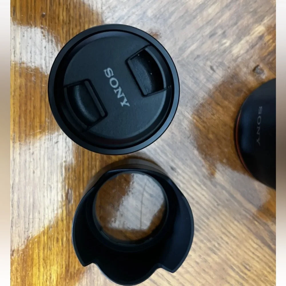 Sony Carl Zeiss 24mm f/1.8 ZA Sonnar T* - Crop Sensor Prime E Mount Wide Lens